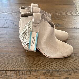 TOMS Women's Beige Suede Fringe Booties